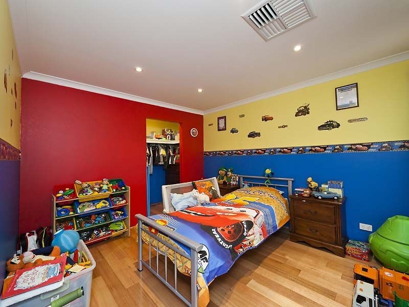 10 Tuckeroo Parade, Helena Valley WA 6056