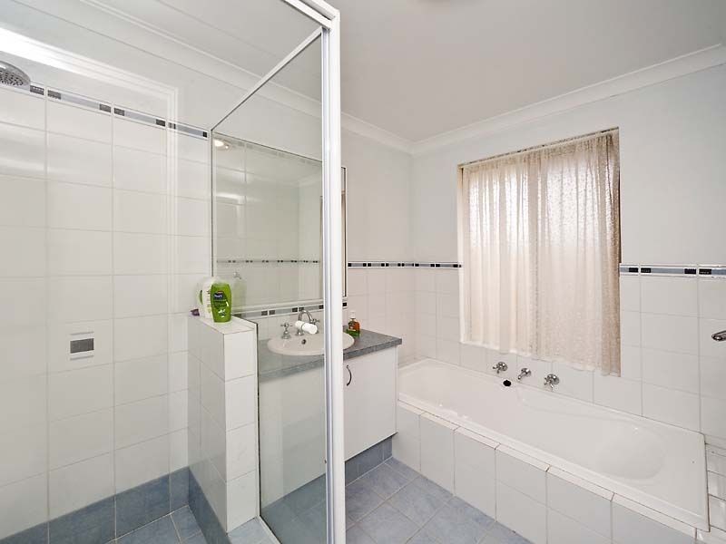 10 Tuckeroo Parade, Helena Valley WA 6056