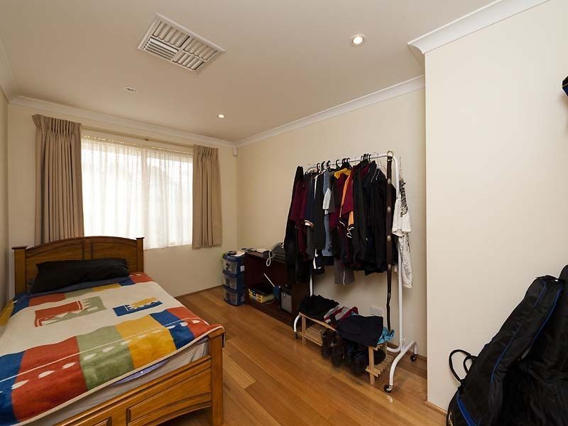 10 Tuckeroo Parade, Helena Valley WA 6056