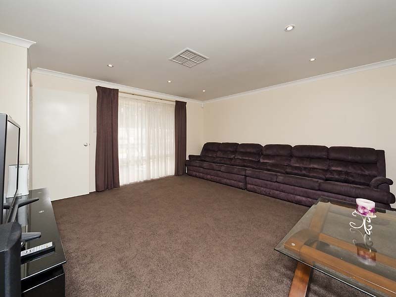 10 Tuckeroo Parade, Helena Valley WA 6056