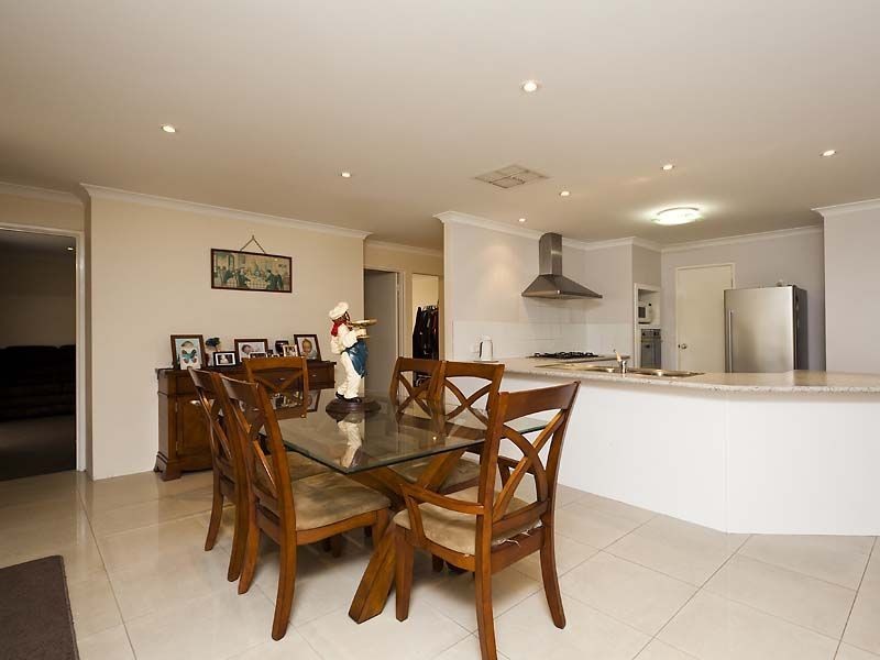 10 Tuckeroo Parade, Helena Valley WA 6056