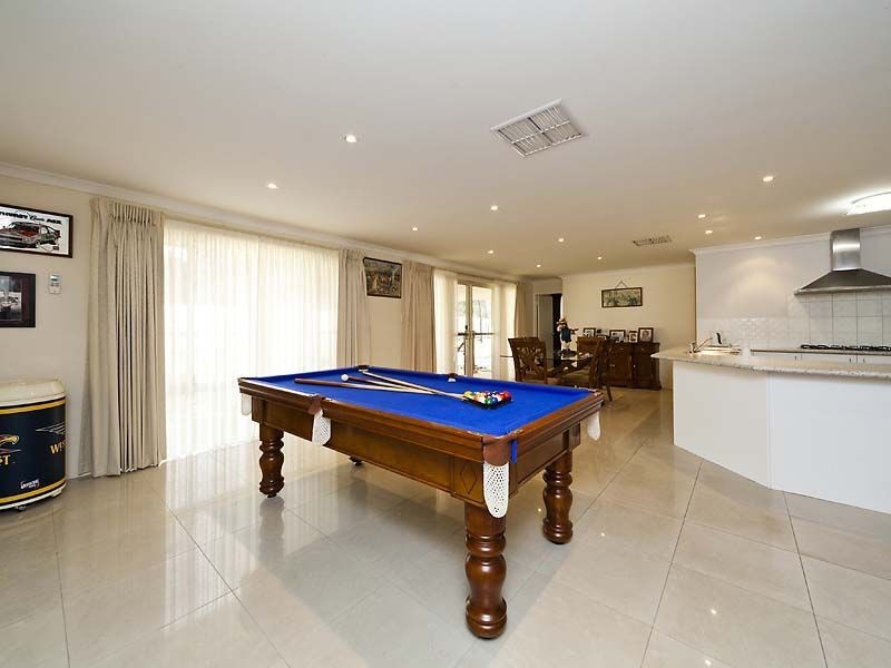 10 Tuckeroo Parade, Helena Valley WA 6056