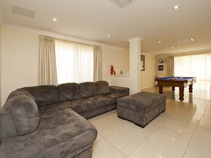 10 Tuckeroo Parade, Helena Valley WA 6056