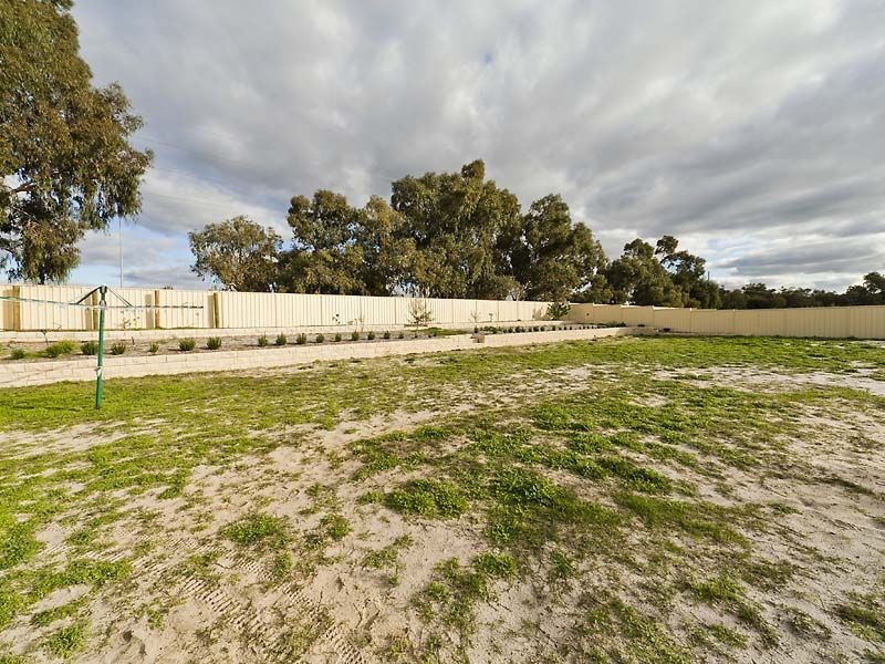 10 Tuckeroo Parade, Helena Valley WA 6056