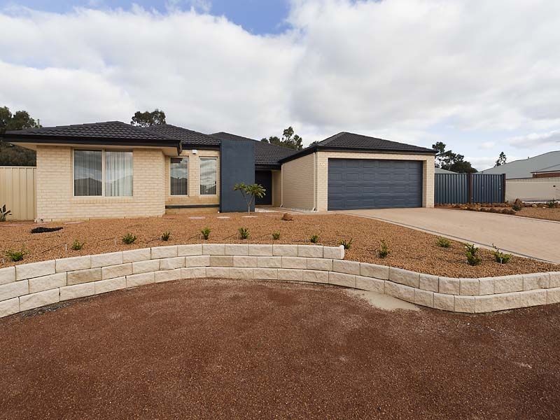 10 Tuckeroo Parade, Helena Valley WA 6056