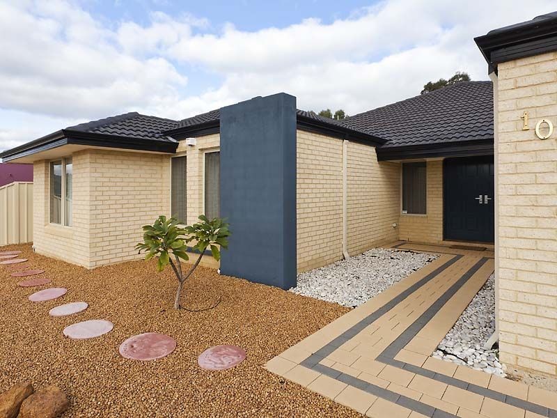 10 Tuckeroo Parade, Helena Valley WA 6056
