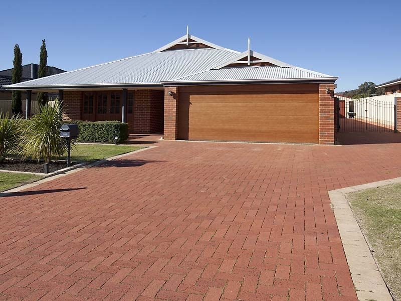 56 Hawkevale Road, High Wycombe WA 6057