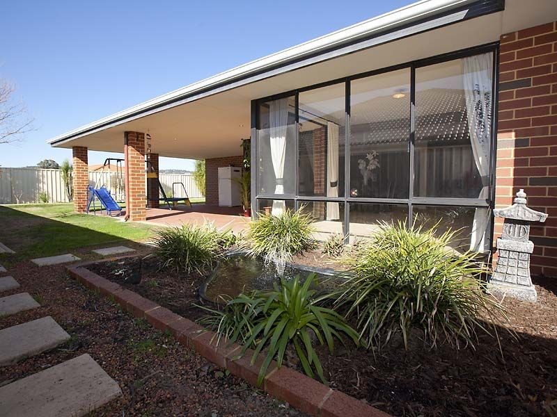 56 Hawkevale Road, High Wycombe WA 6057