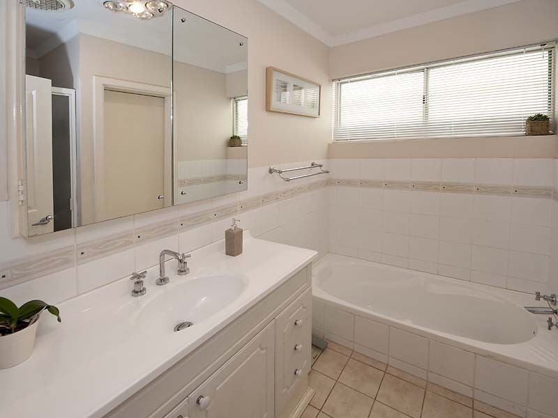 22 Acacia Road, Maida Vale WA 6057