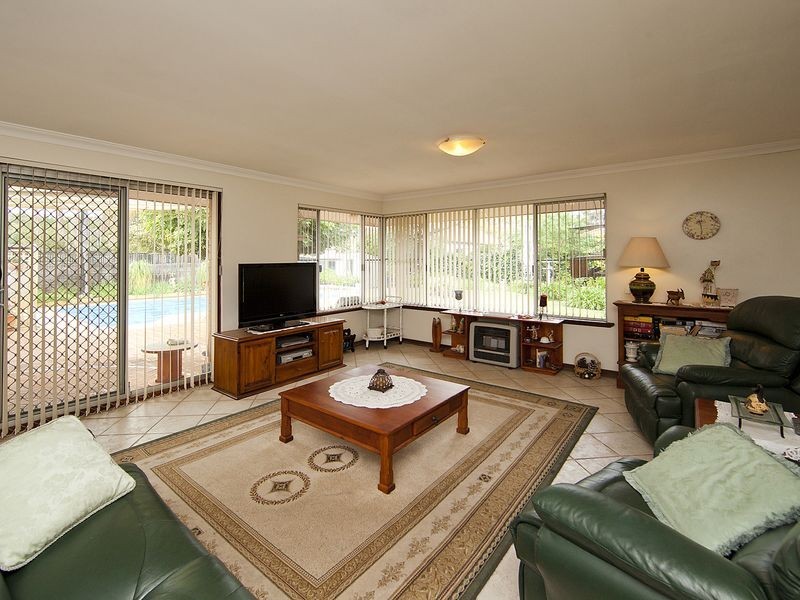 10 Worralda Street, Maida Vale WA 6057