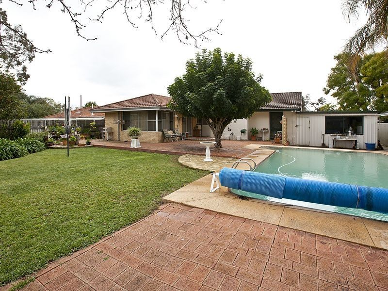 10 Worralda Street, Maida Vale WA 6057