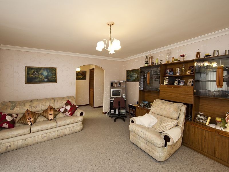 10 Worralda Street, Maida Vale WA 6057