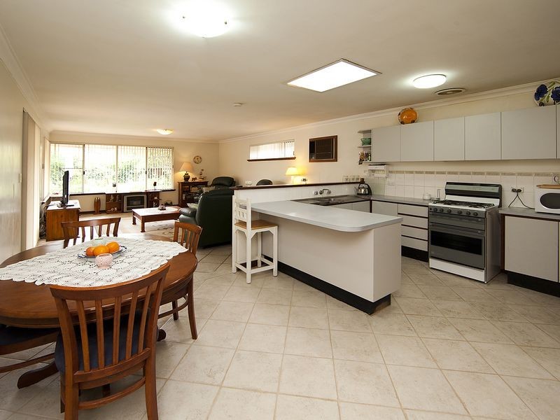 10 Worralda Street, Maida Vale WA 6057