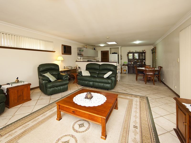 10 Worralda Street, Maida Vale WA 6057