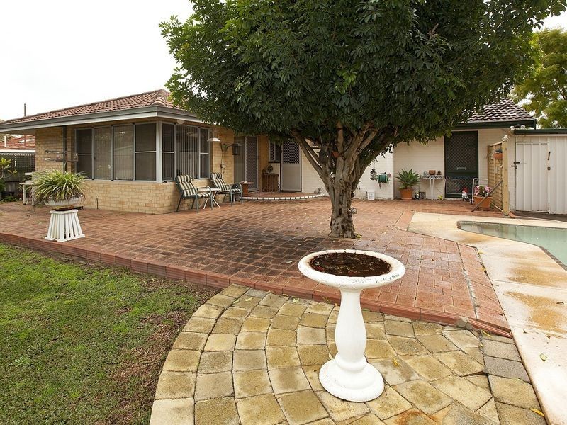 10 Worralda Street, Maida Vale WA 6057