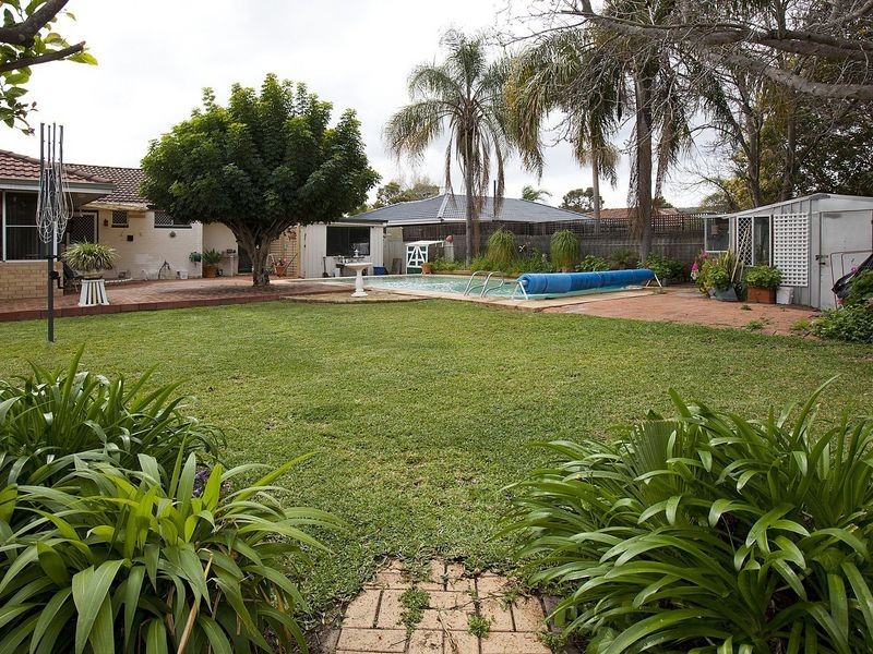 10 Worralda Street, Maida Vale WA 6057