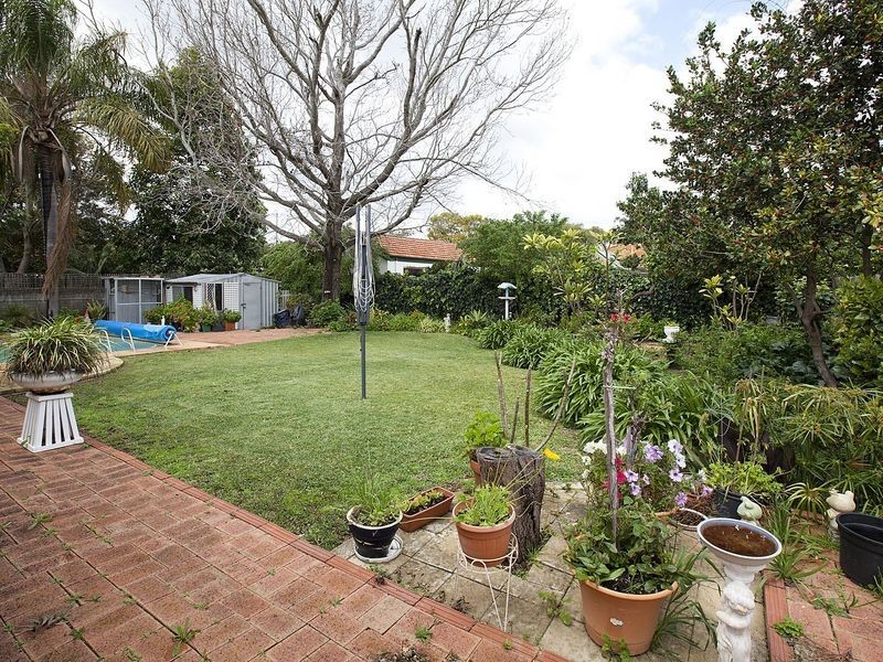 10 Worralda Street, Maida Vale WA 6057