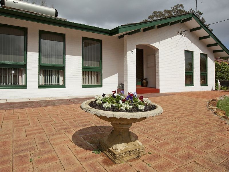 10 Worralda Street, Maida Vale WA 6057