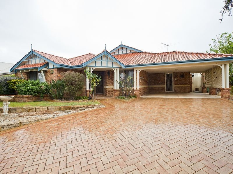 12 Desert Ash Place, Helena Valley WA 6056