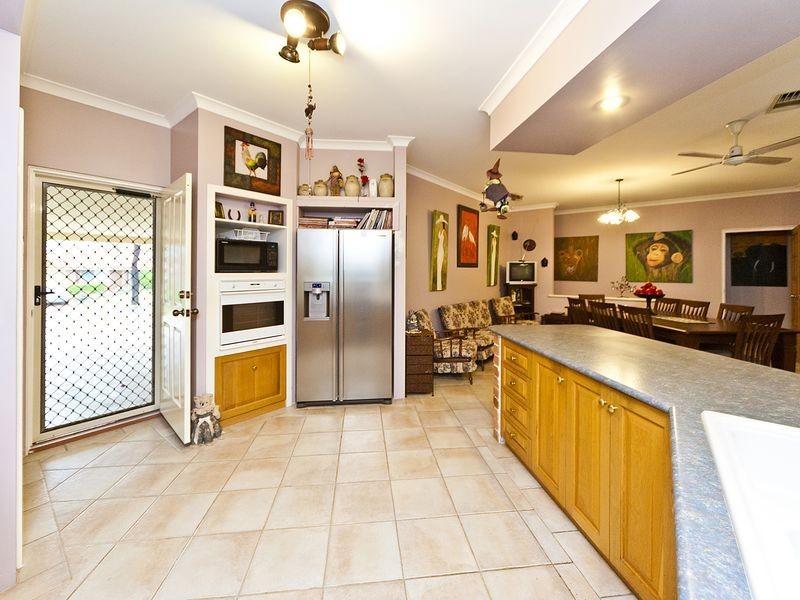 12 Desert Ash Place, Helena Valley WA 6056