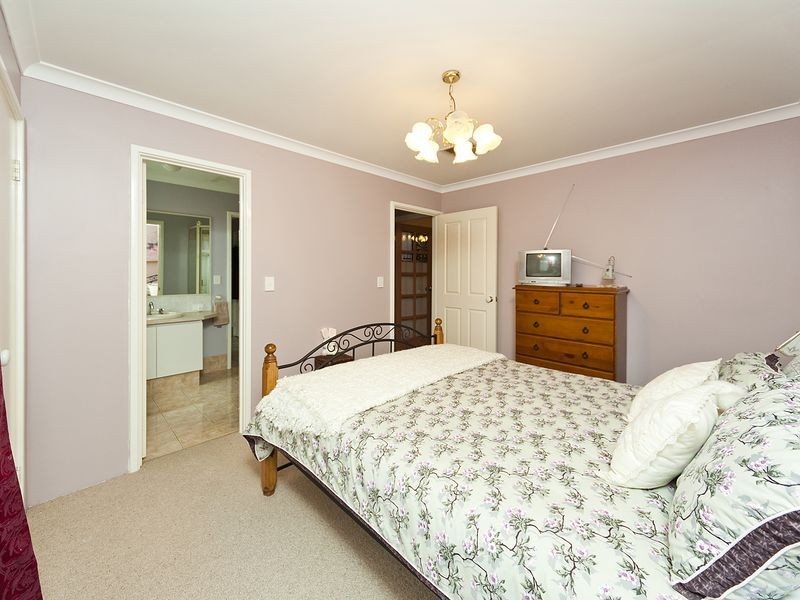 12 Desert Ash Place, Helena Valley WA 6056