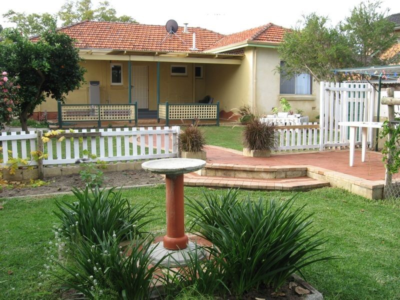 15 Warner Road, High Wycombe WA 6057