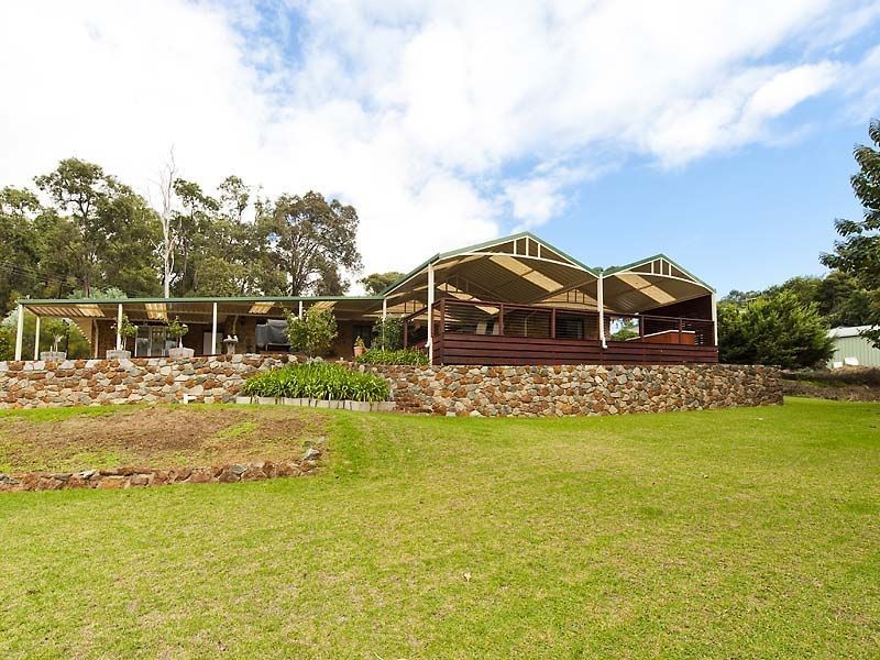 70 Lawnbrook Road East, Bickley WA 6076