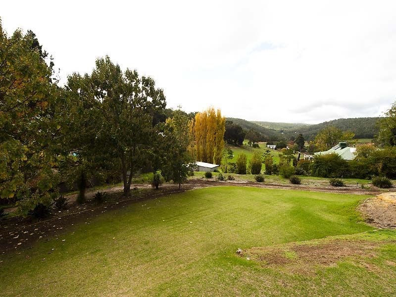 70 Lawnbrook Road East, Bickley WA 6076