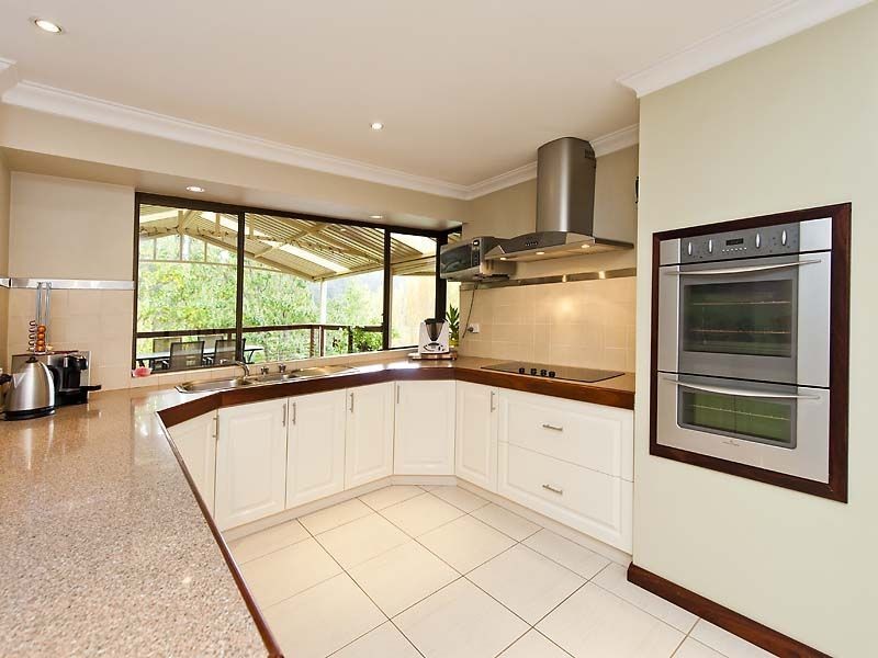 70 Lawnbrook Road East, Bickley WA 6076