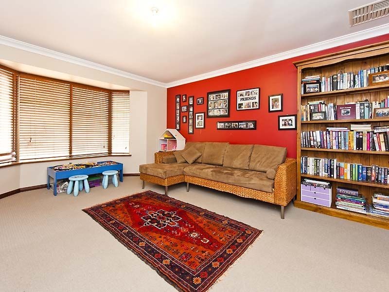 70 Lawnbrook Road East, Bickley WA 6076