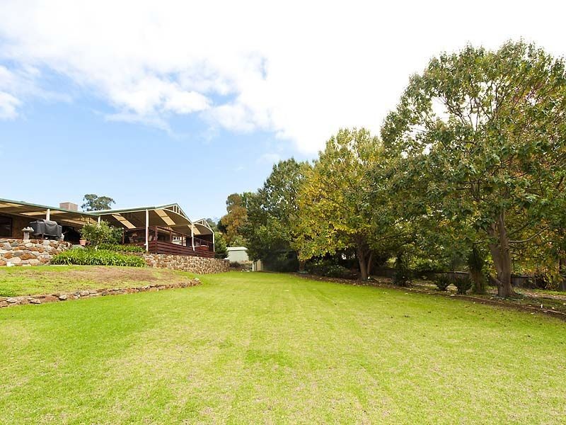 70 Lawnbrook Road East, Bickley WA 6076