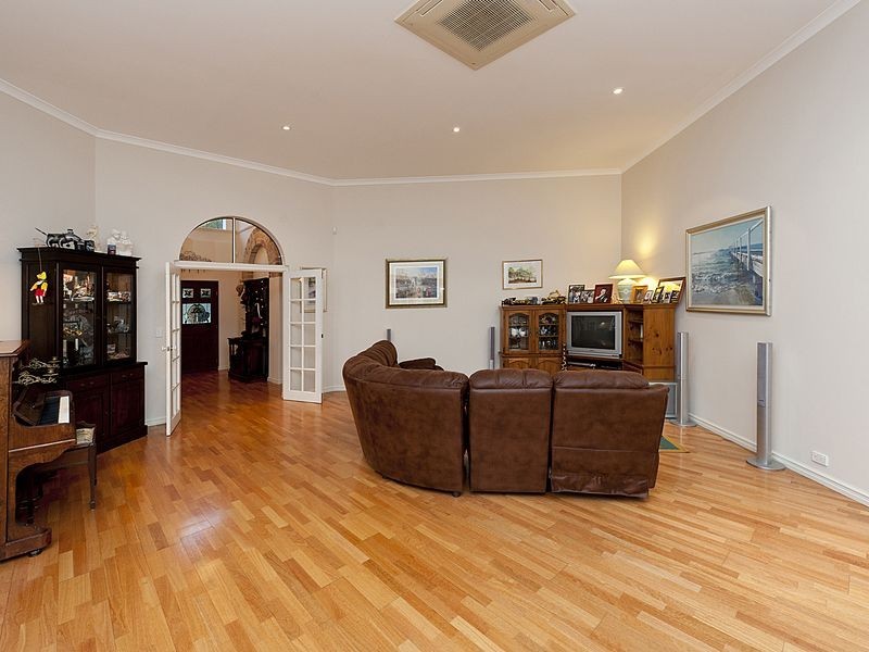 32 Balmoral Road, Gooseberry Hill WA 6076