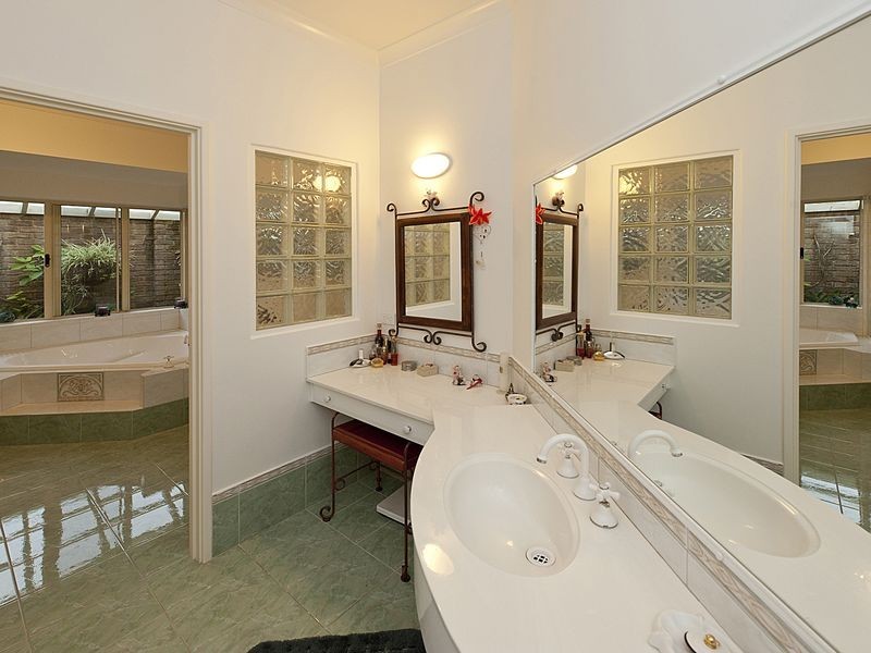 32 Balmoral Road, Gooseberry Hill WA 6076