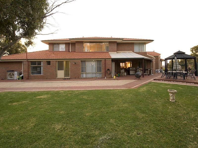 198 Lewis Road, Forrestfield WA 6058