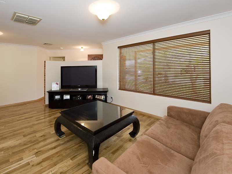 14 Feeney Gardens, High Wycombe WA 6057