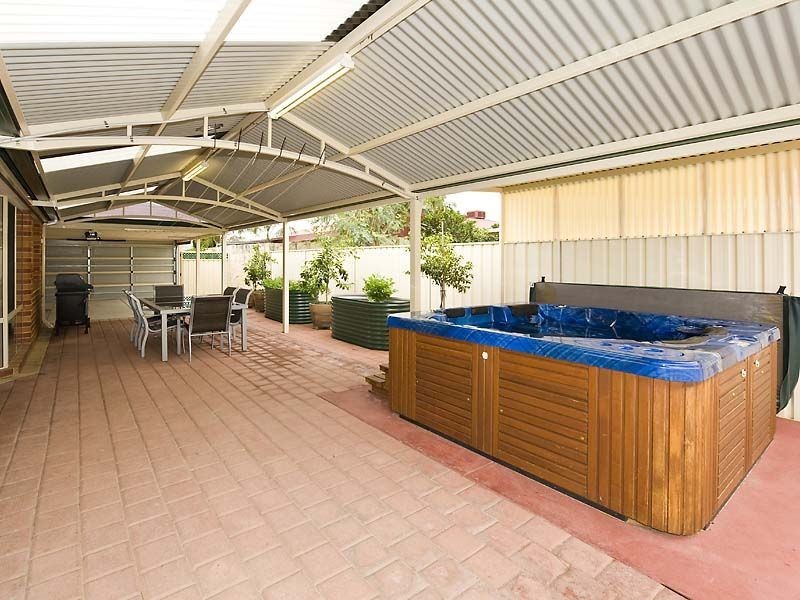 14 Feeney Gardens, High Wycombe WA 6057