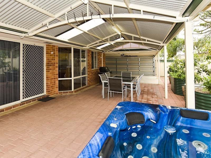 14 Feeney Gardens, High Wycombe WA 6057