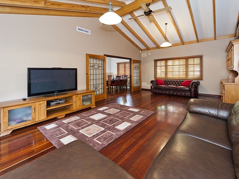 31 Mason Road, Kalamunda WA 6076