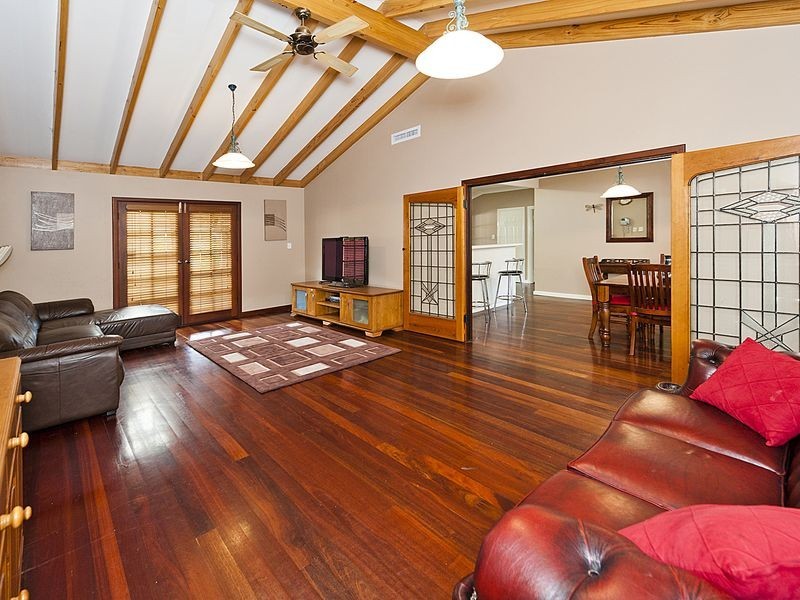 31 Mason Road, Kalamunda WA 6076