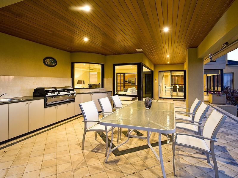 15 Newlands Grove, Gooseberry Hill WA 6076