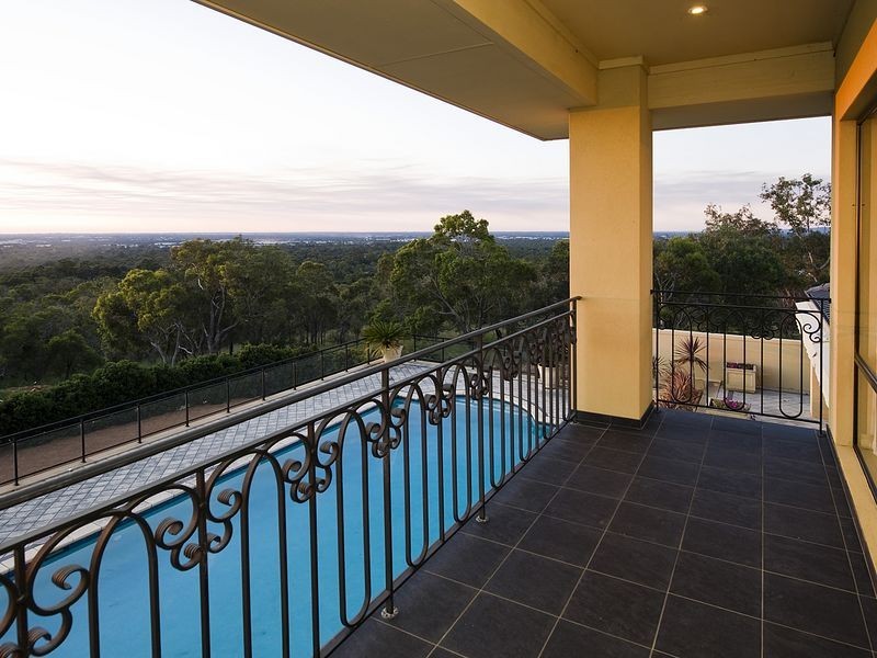 15 Newlands Grove, Gooseberry Hill WA 6076