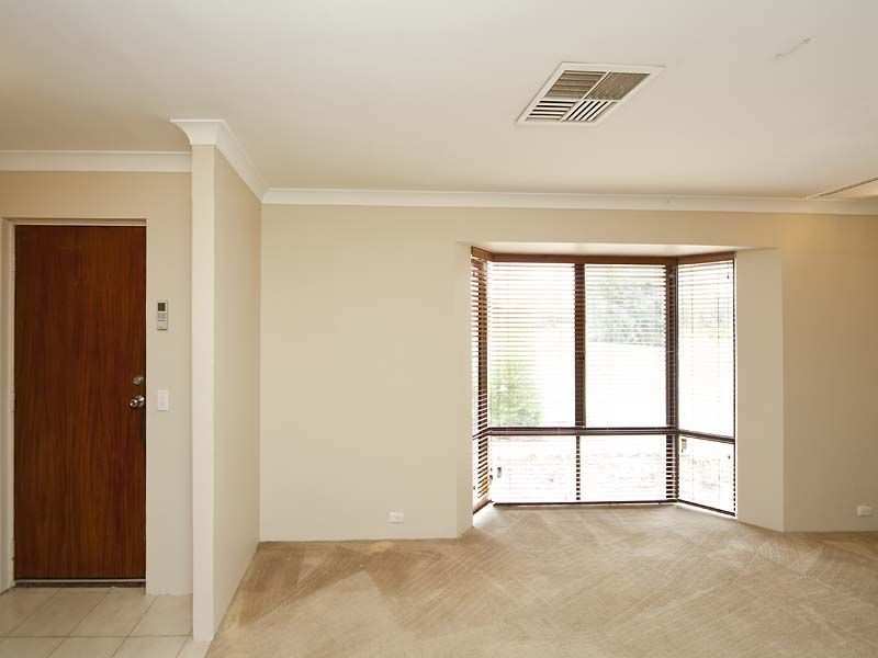 8 Cosson way, High Wycombe WA 6057