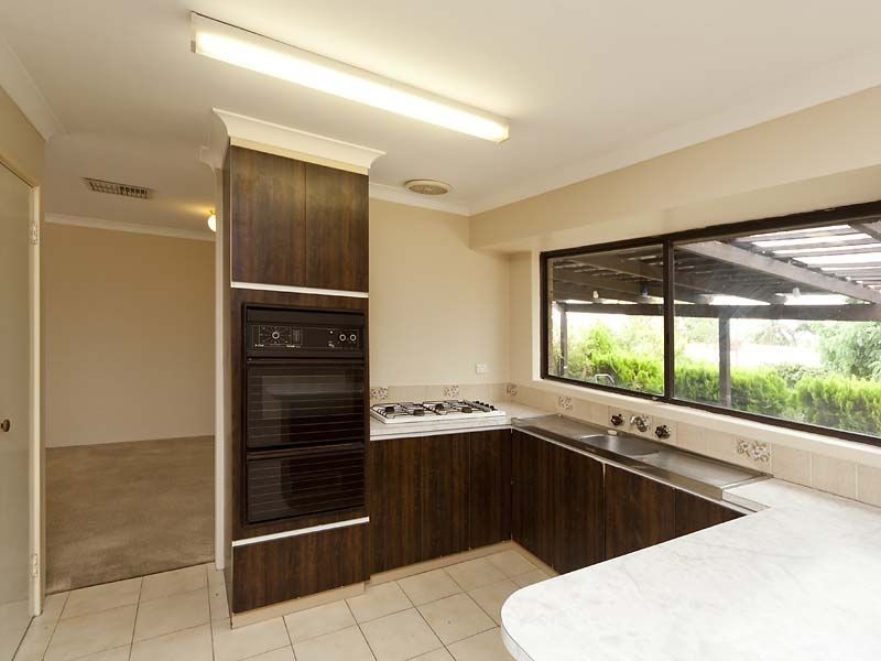 8 Cosson way, High Wycombe WA 6057