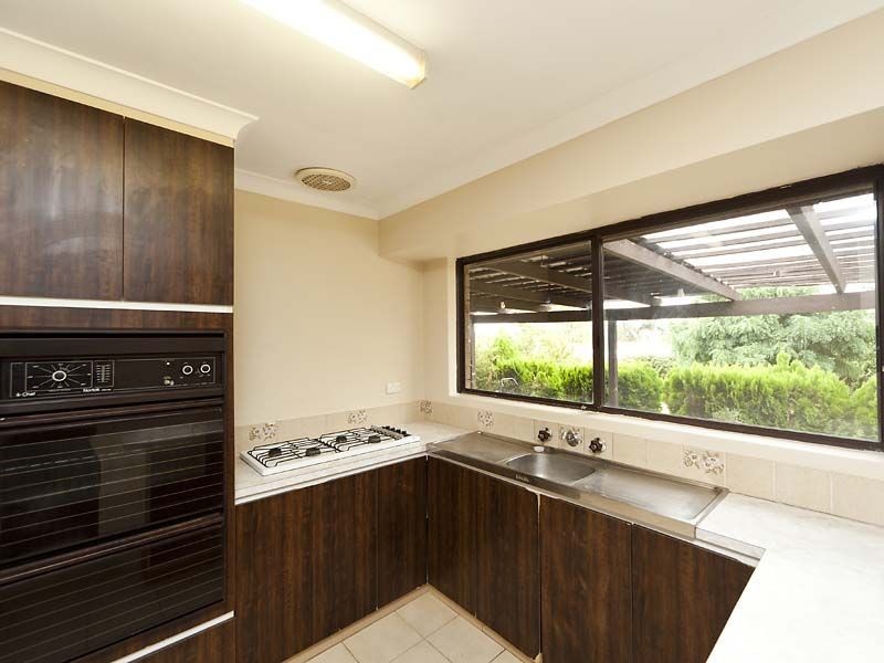 8 Cosson way, High Wycombe WA 6057