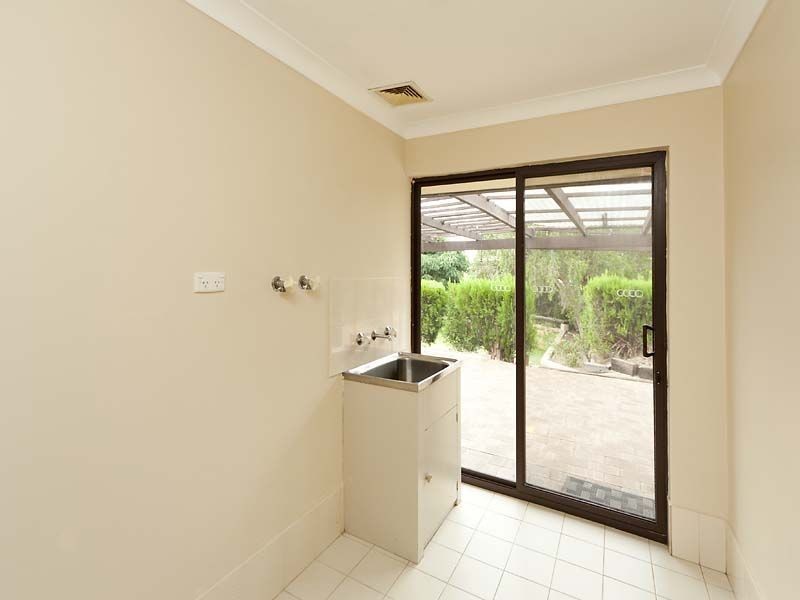 8 Cosson way, High Wycombe WA 6057