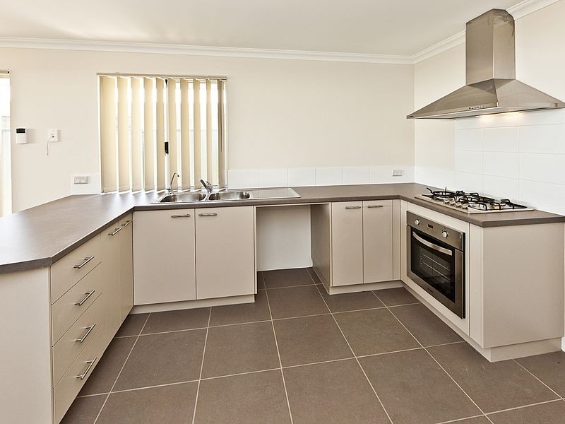 2/268 Adelaide Street, High Wycombe WA 6057