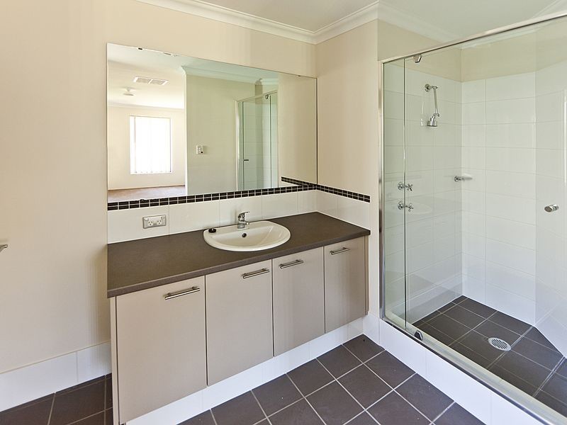 2/268 Adelaide Street, High Wycombe WA 6057