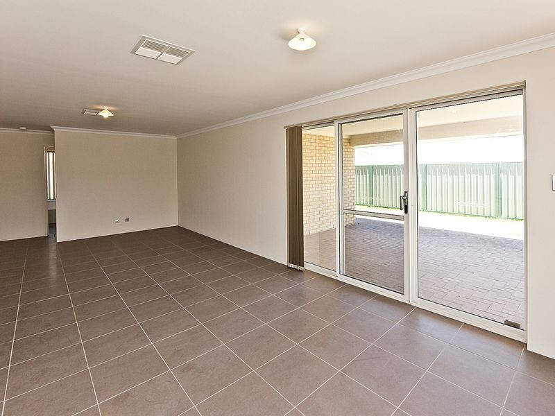 2/268 Adelaide Street, High Wycombe WA 6057