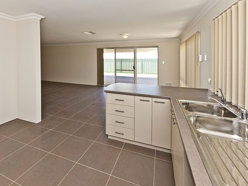 2/268 Adelaide Street, High Wycombe WA 6057