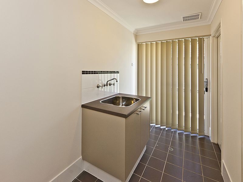 2/268 Adelaide Street, High Wycombe WA 6057